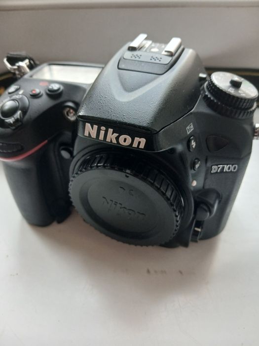 Nikon D71000 foapparat sotiladi