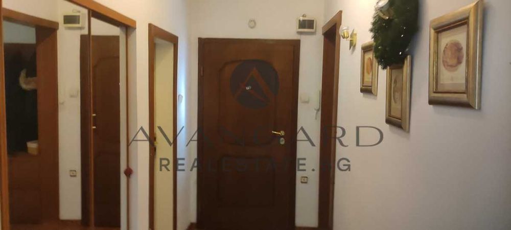 Продава се Тристаен апартамент в Пловдив, Център - 115 кв.м за 2087 €/кв.м - Снимка #2