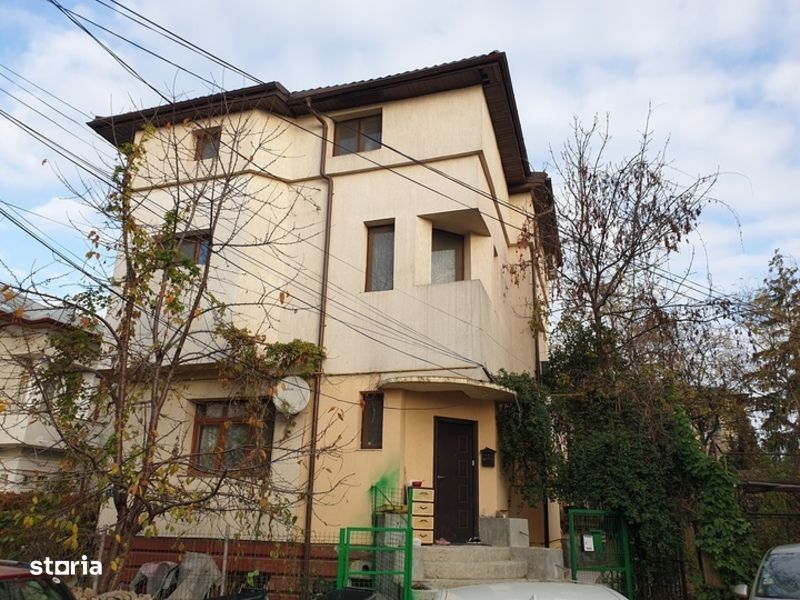 IASI – CENTRU- UMF- Inchiriere corp de casa cu 4 camere- zona centrala