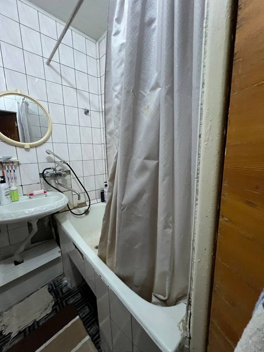 Yangi bozor oldida 3 etajdan 3 xonalik