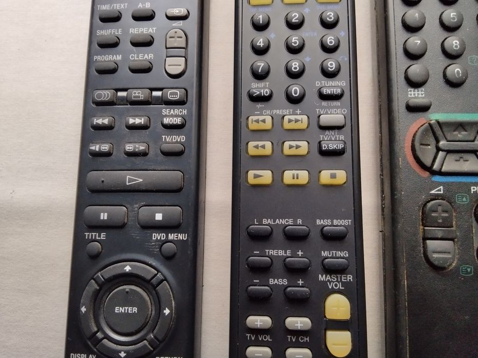 оригинални рядки и ценни дистанционни на Сони нов внос от Англия