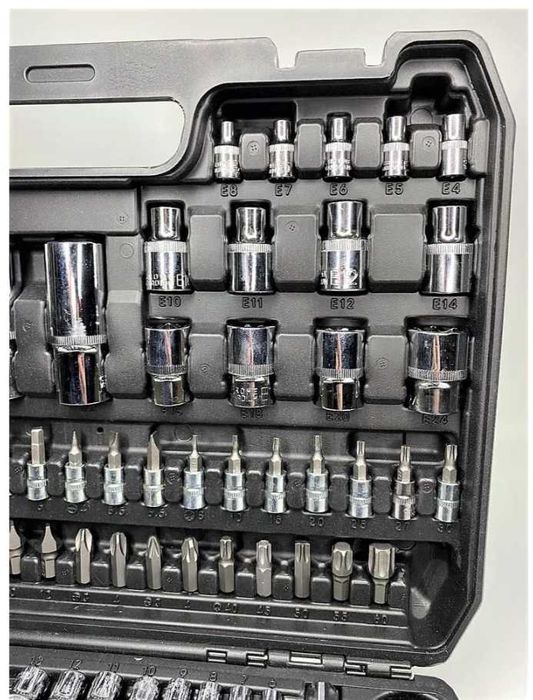 Набор инструментов ключей для автомобиля 121