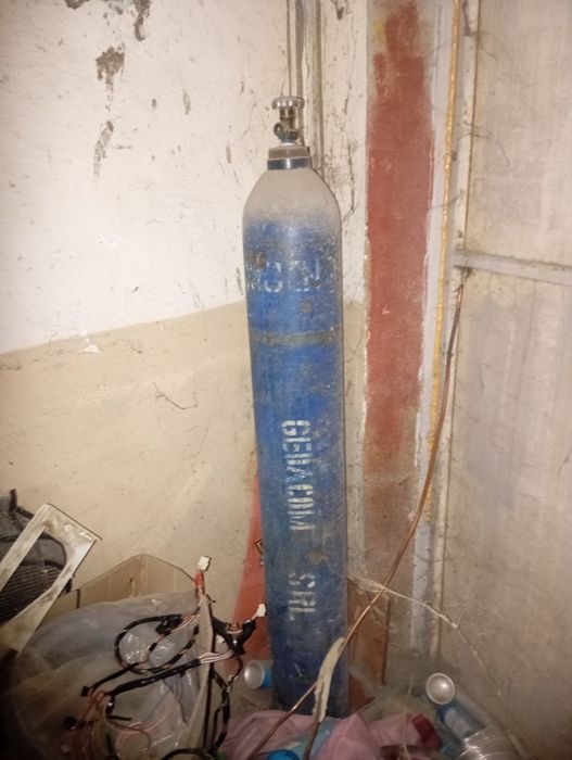 Vând 2 tuburi de oxigen