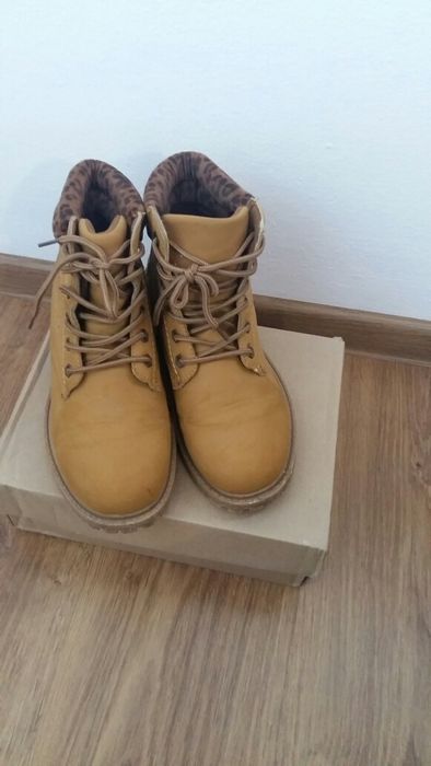 Нови дамски боти-38и39 номер.