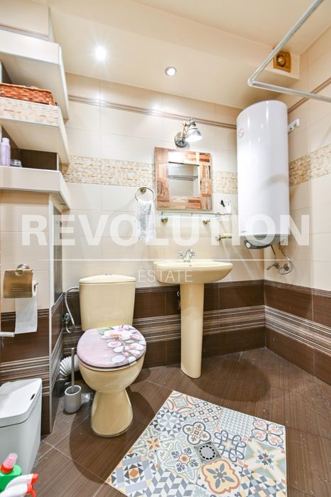 Двустаен апартамент с ПАРКОМЯСТО  в ж.к. Лагера.