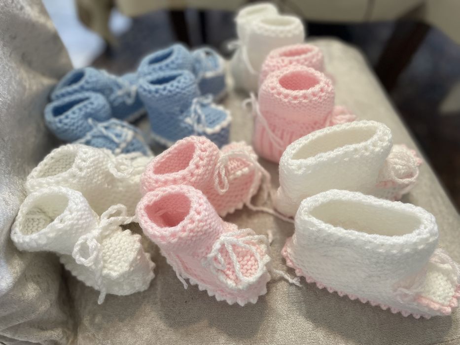 Плетени бебешки терлички