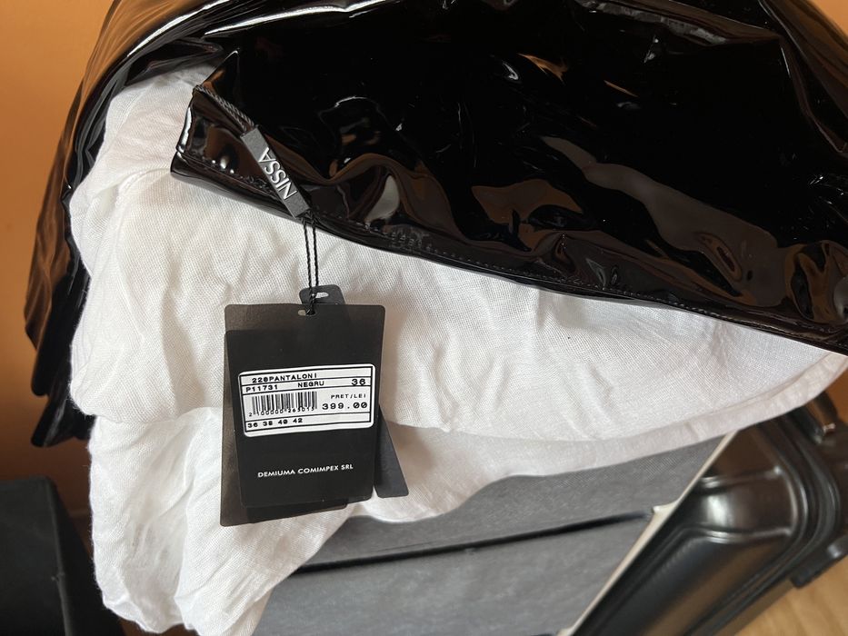 Pantaloni Nissa lacuiti