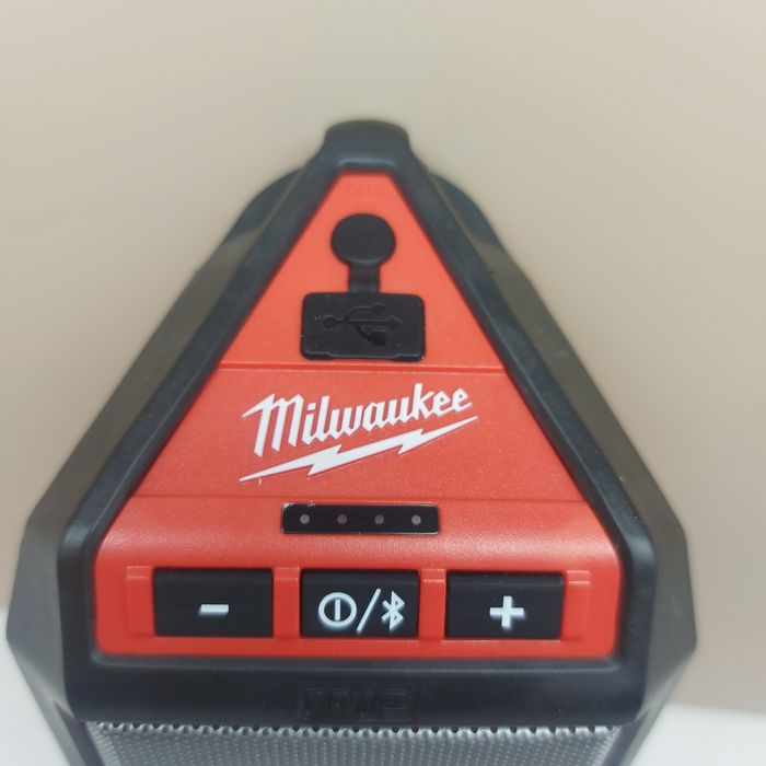 ПРОМОЦИЯ.Акумулаторна блутут колона Milwaukee M12 JSSP-0