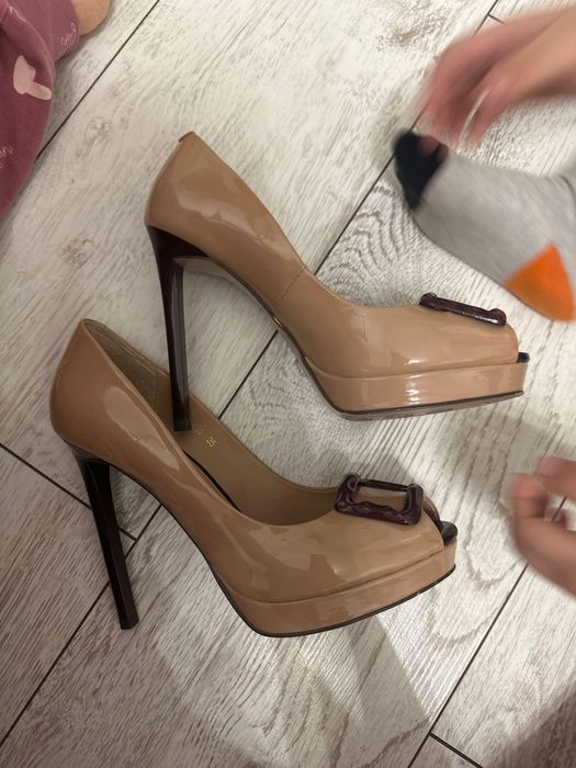 Продам женские туфли