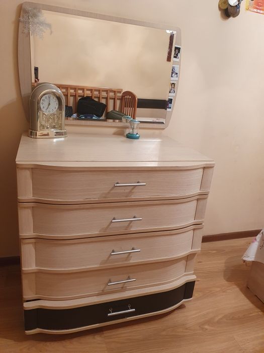 Продам спальный гарнитур