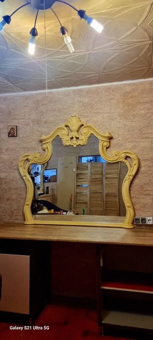 Vând oglinda model deosebit