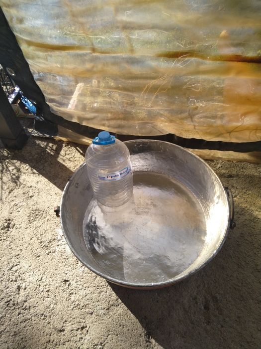 Продавам огромна масивна медна тава тежка и масовна Уникална