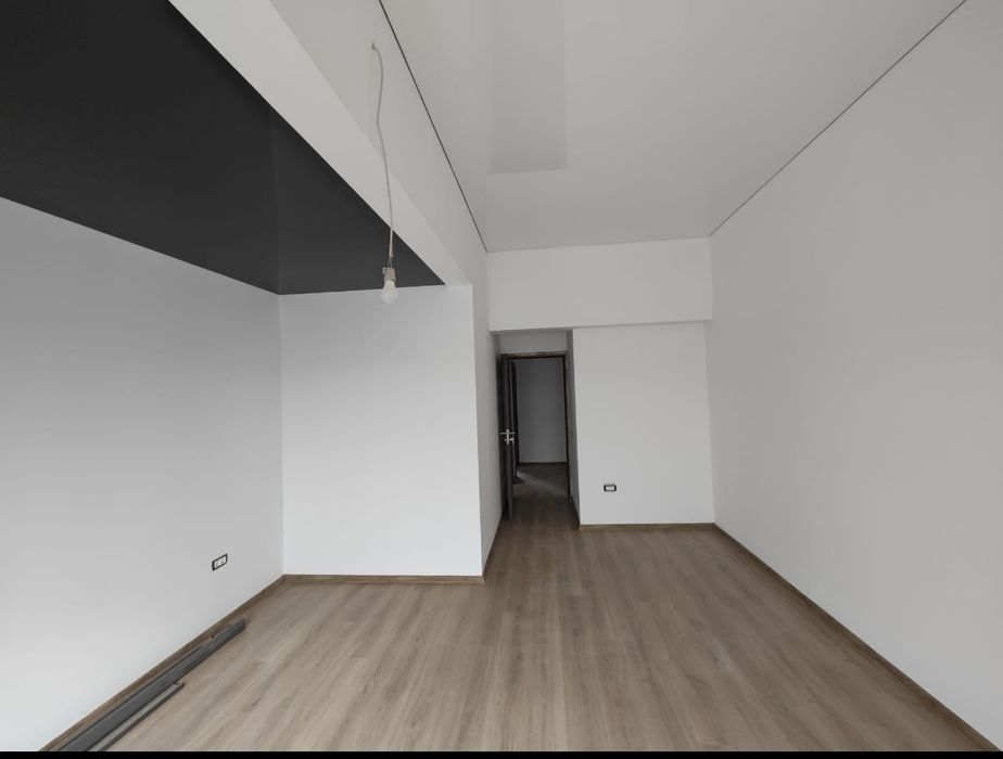 Preț cu TVA inclus Vila  garaj + beci+magazie),parter + etaj zona cent