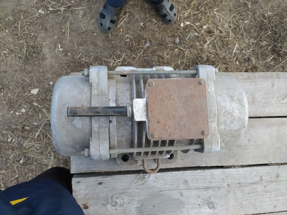 Продам электродвигатель