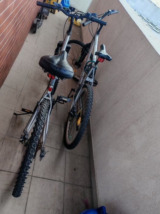 Vand o bicicleta in stare foarte buna folosita foarte putin