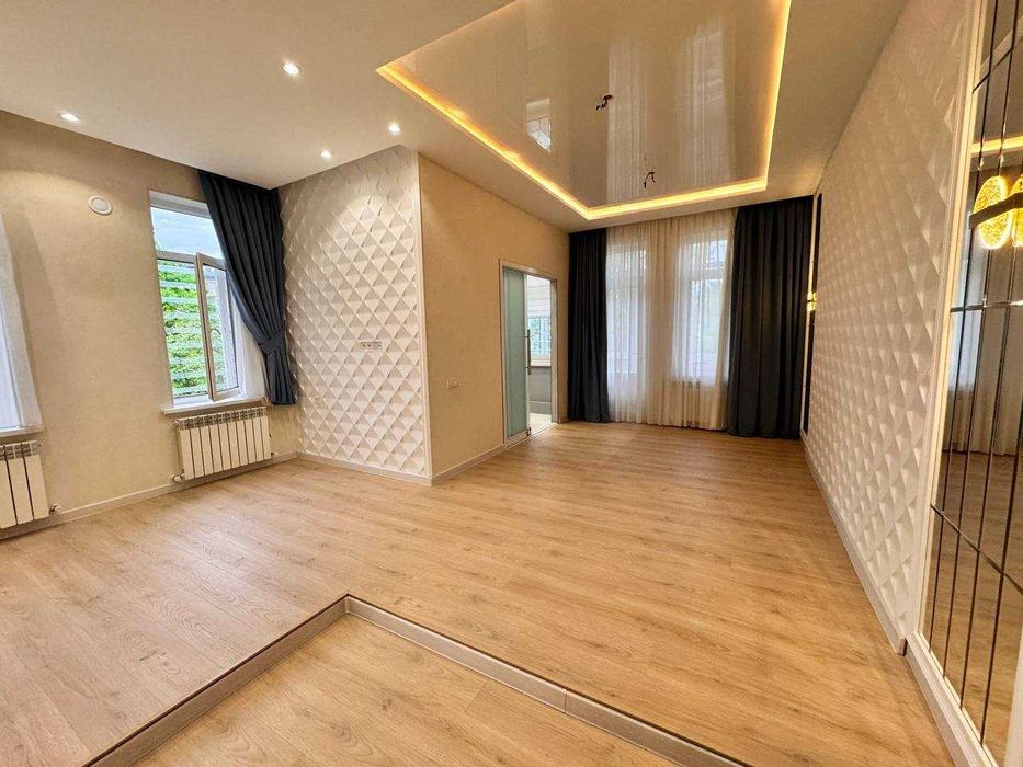 ПРОДАЕТСЯ 4/4/8 НОВОСТРОЙКА  на: Новомосковская