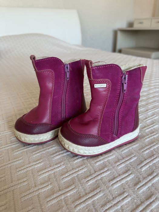 Продам детскую обувь