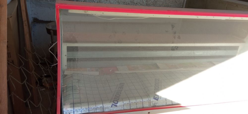 Продаю холодильник витринный