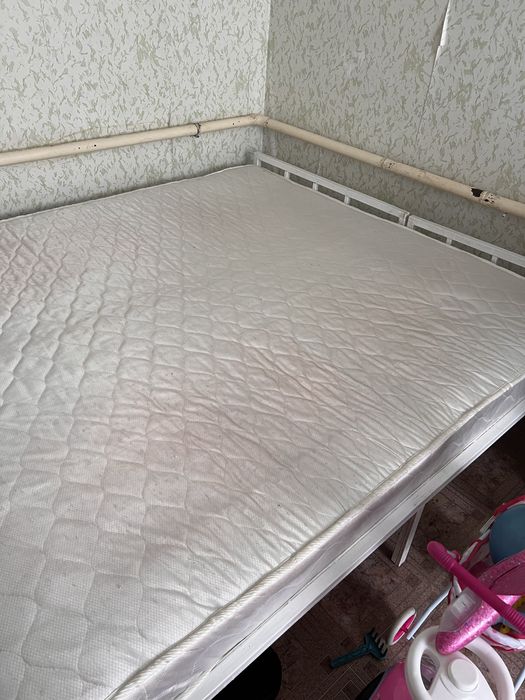 Продам матрас в хорошем состояние