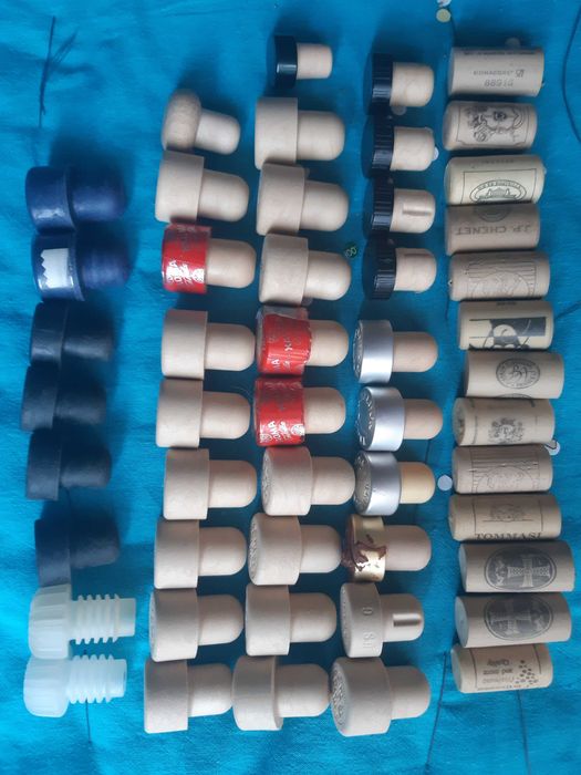 Пробки из  пробкового дерева и пласика