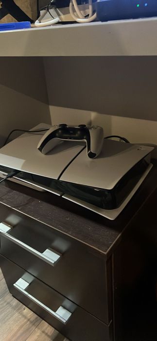 PS5 Slim Чисто нов с документи!