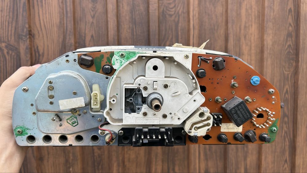 щиток W124 оригинал