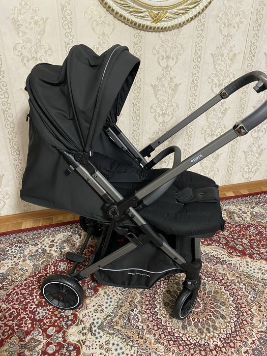 Продам прогулочную коляску