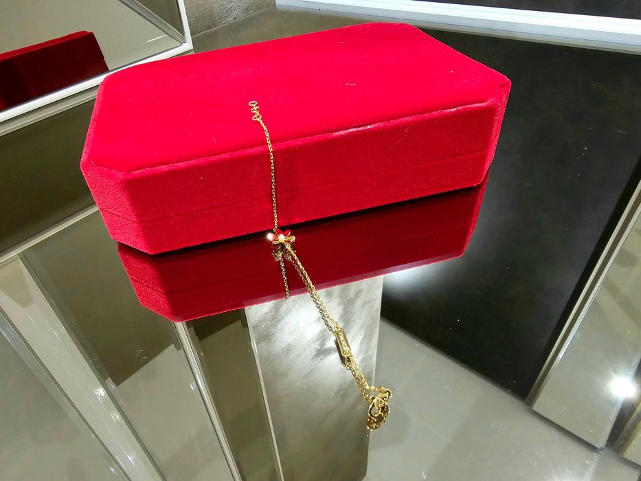 Van Cleef & Arpels VCA Gold Mini Frivole Diamond Clover Дамска Гривна