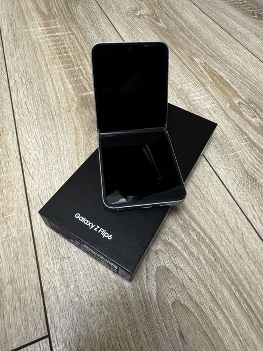 Samsung Galaxy Z Flip6 Blue  512GB - като нов