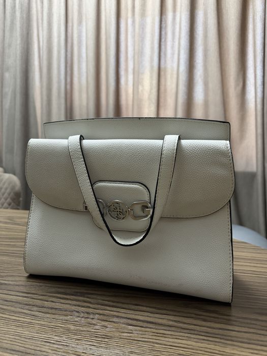 Сумка GUESS белая