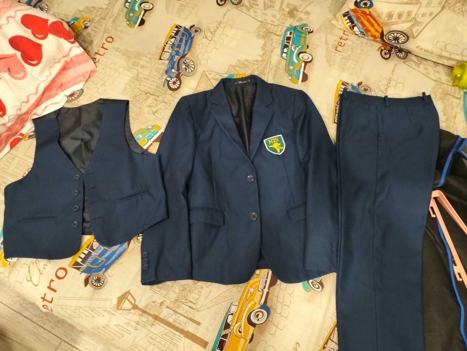 Школьная форма брюки и жакеты на девочку и мальчика