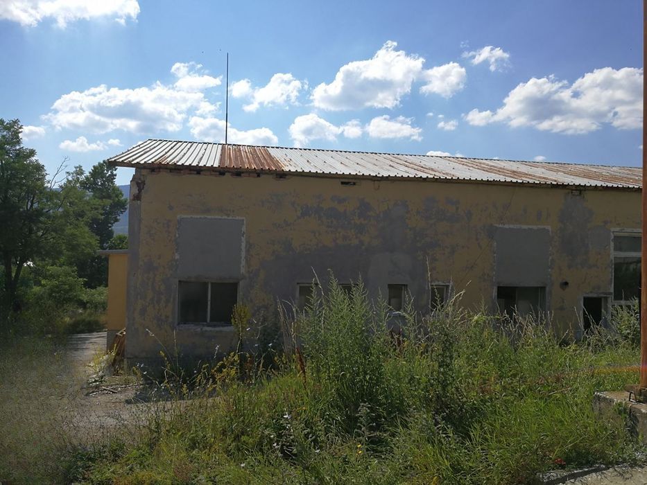 Продава се Промишлена сграда в с. Хвойна, Област Смолян - 12000 кв.м за 11 €/кв.м - Снимка #1