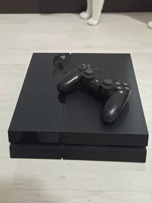 PlayStation 4 Original 500GB cu doua controrele / Consola PS4 FOR SALE