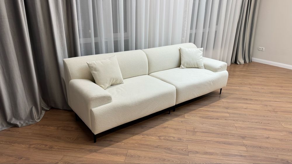 Красивый белый диван тедди