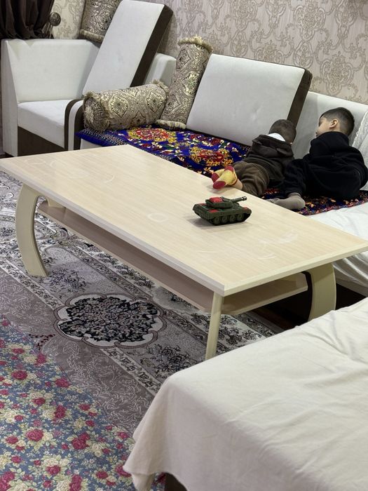 стол сотилади холати зор