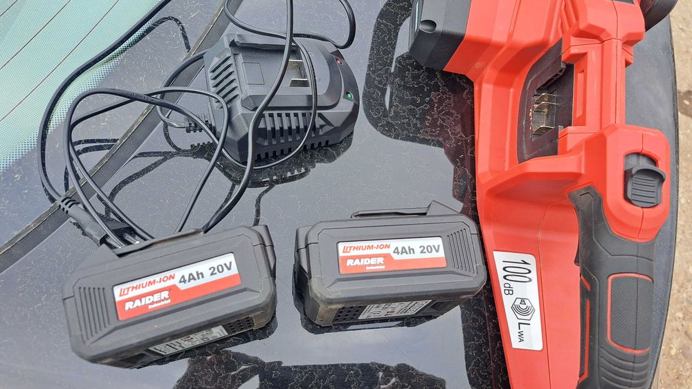 Акумулаторен трион Raider