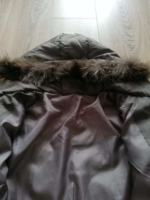 Vând geaca cu glugă damă XL.