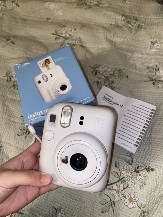 Instax Mini 12 моментальный фотоаппарат,почти новый