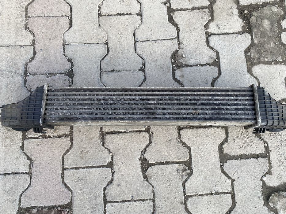 Продам интеркуллер на мерседес 211 , привозной