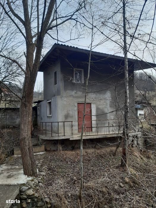 Casa semifinisata cu teren, strada Slatinioara, Petrosani, comision 0!