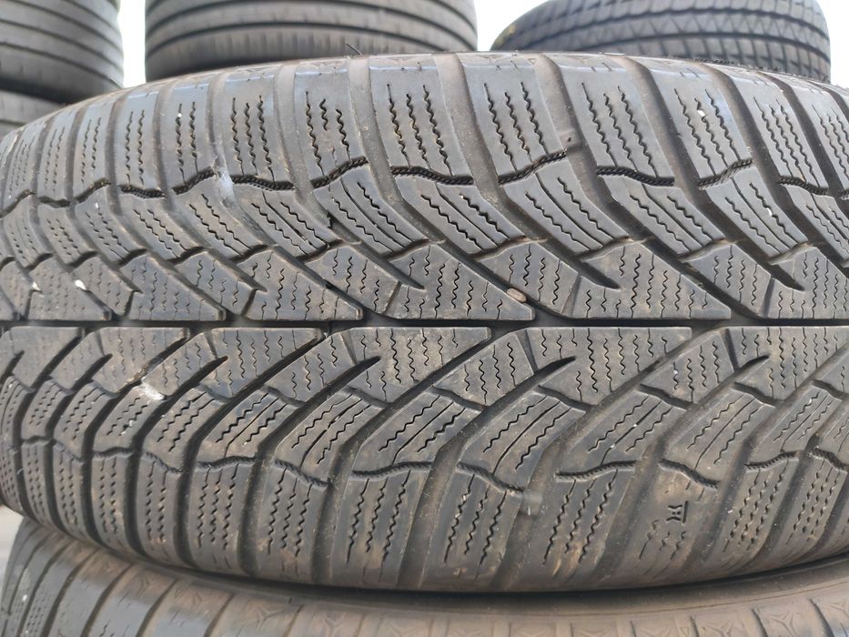 2бр Зимни гуми 215 65 17 - Kumho - DOT 2023