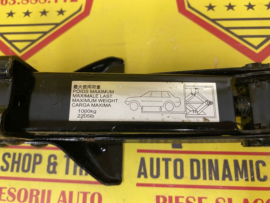 Cric auto OEM Mitsubishi Lancer cu cheie roată Coarbă