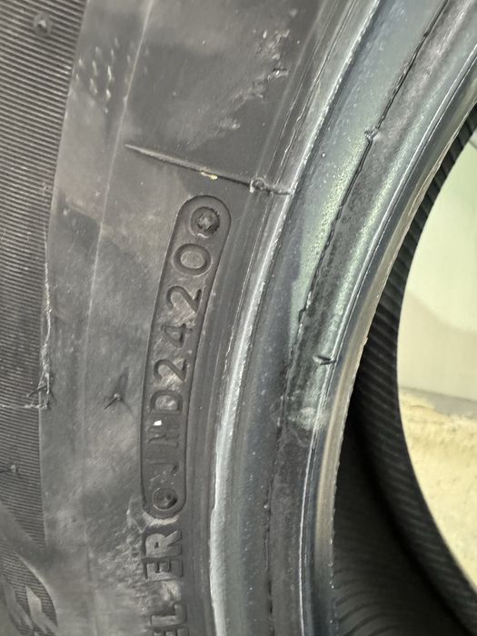 Гуми Bridgestone 215/60/17 и болтове за Мерцедес и др