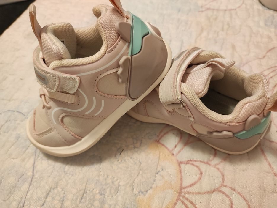 Adidași fetiță mărimea 20