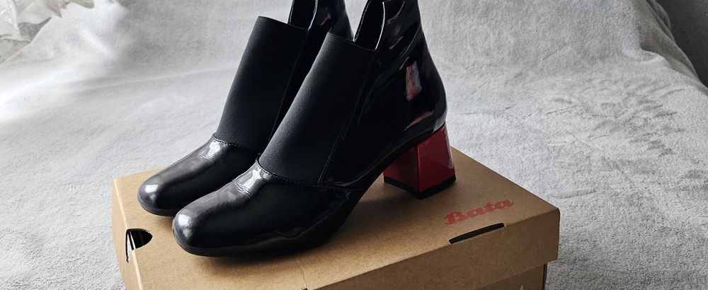 Лачени боти Bata