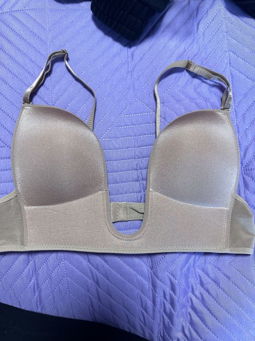 Сутиен за дълбоко деколте