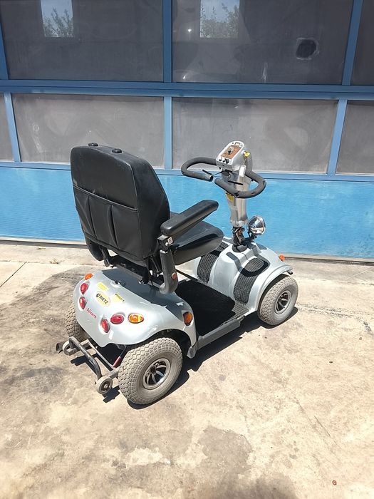 Cărucior scuter electric pentru persoane cu dizabilități sau bătrâni