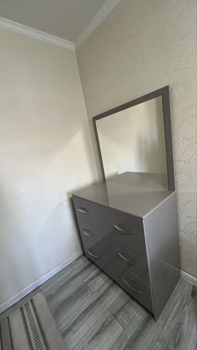 Продам комод с зерколом