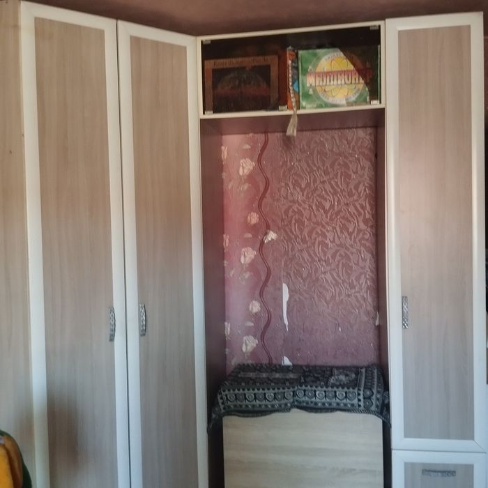 Продам угловую  стенку