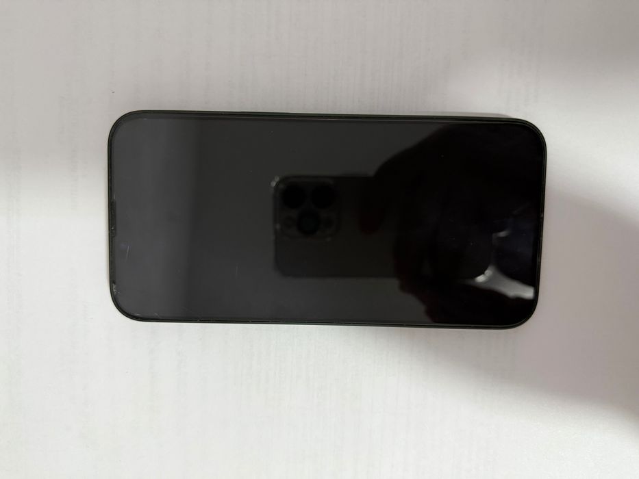 iPhone 13. Зеленый